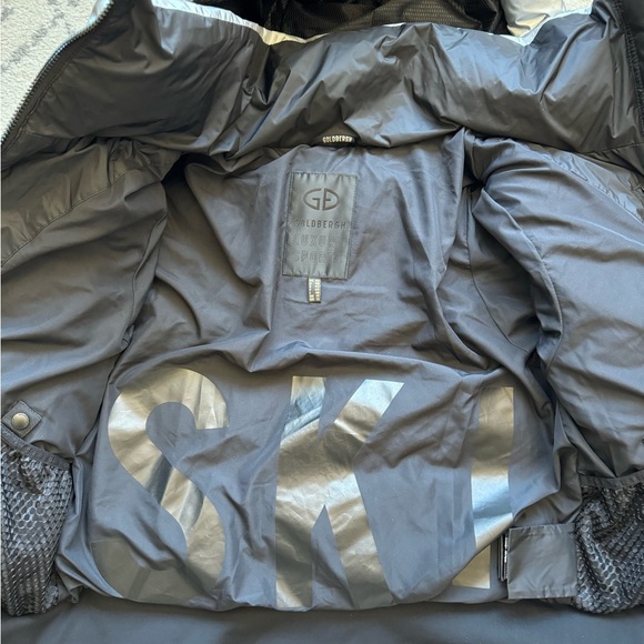 🎿NWT Goldbergh Aura Puffer Women’s Ski Jacket Metallic Silver w/ Black Star 🌟 - Picture 8 of 10